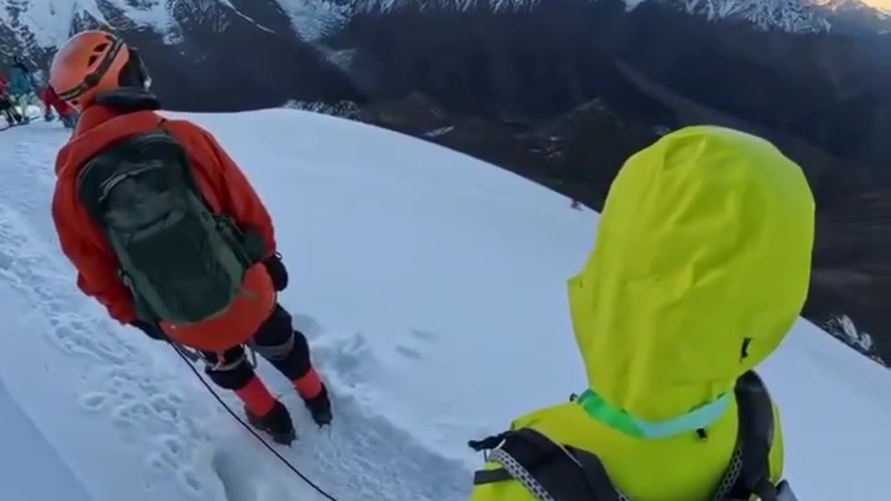 Alpinista muere tras caer de montaña a más de 5.000 metros