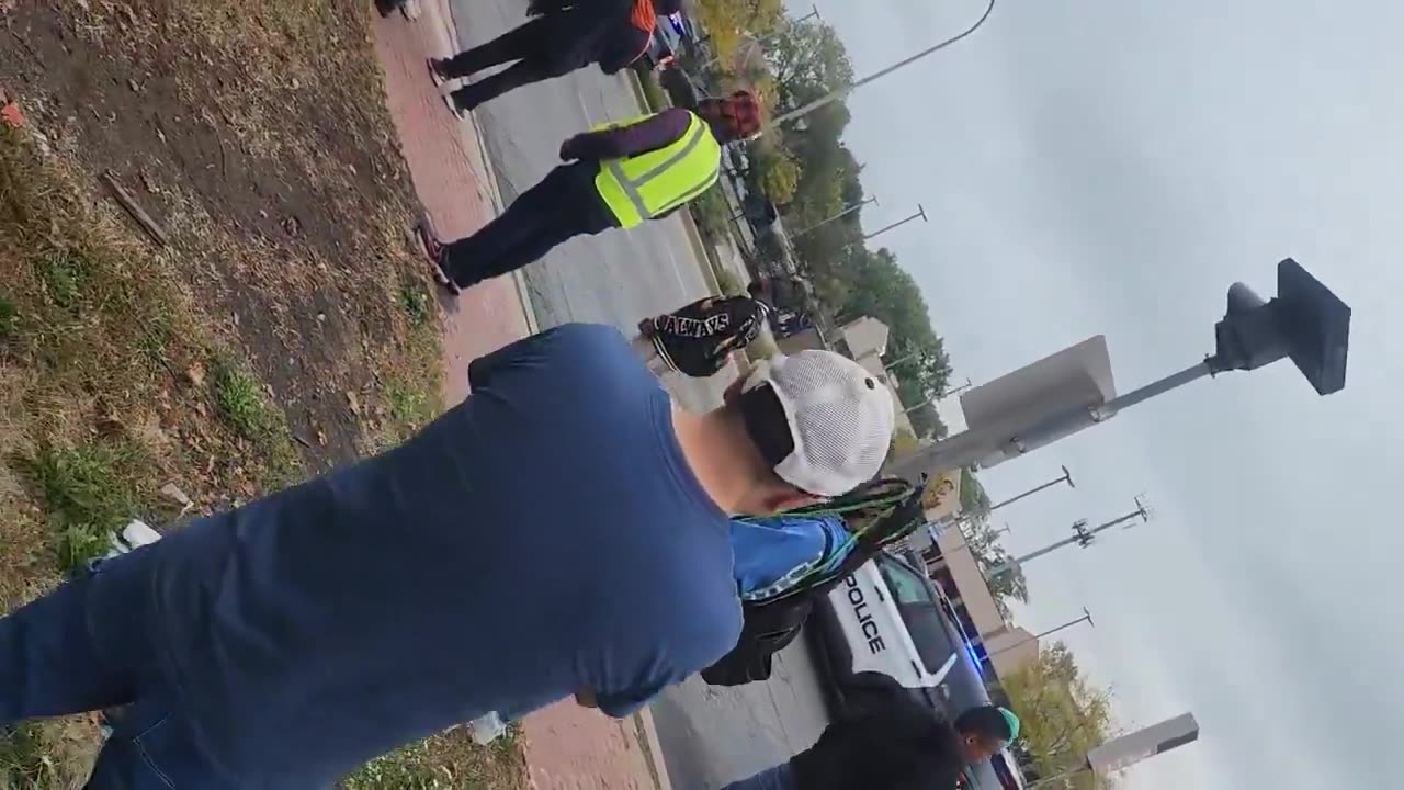 2 people shot at a Walmart in Evergreen Park, Ill. The suspect has reportedly been