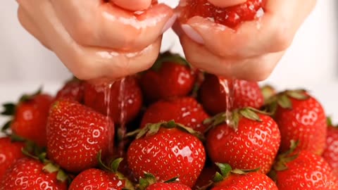 “Ultimate Juicy Hand Press ASMR – The Most Satisfying Fruit Crush Ever 🍉🍓🍑🍊”