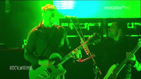 You Think I Ain't Worth a Dollar, but I Feel Like a Millionaire - Queen Of The Stone Age (live)