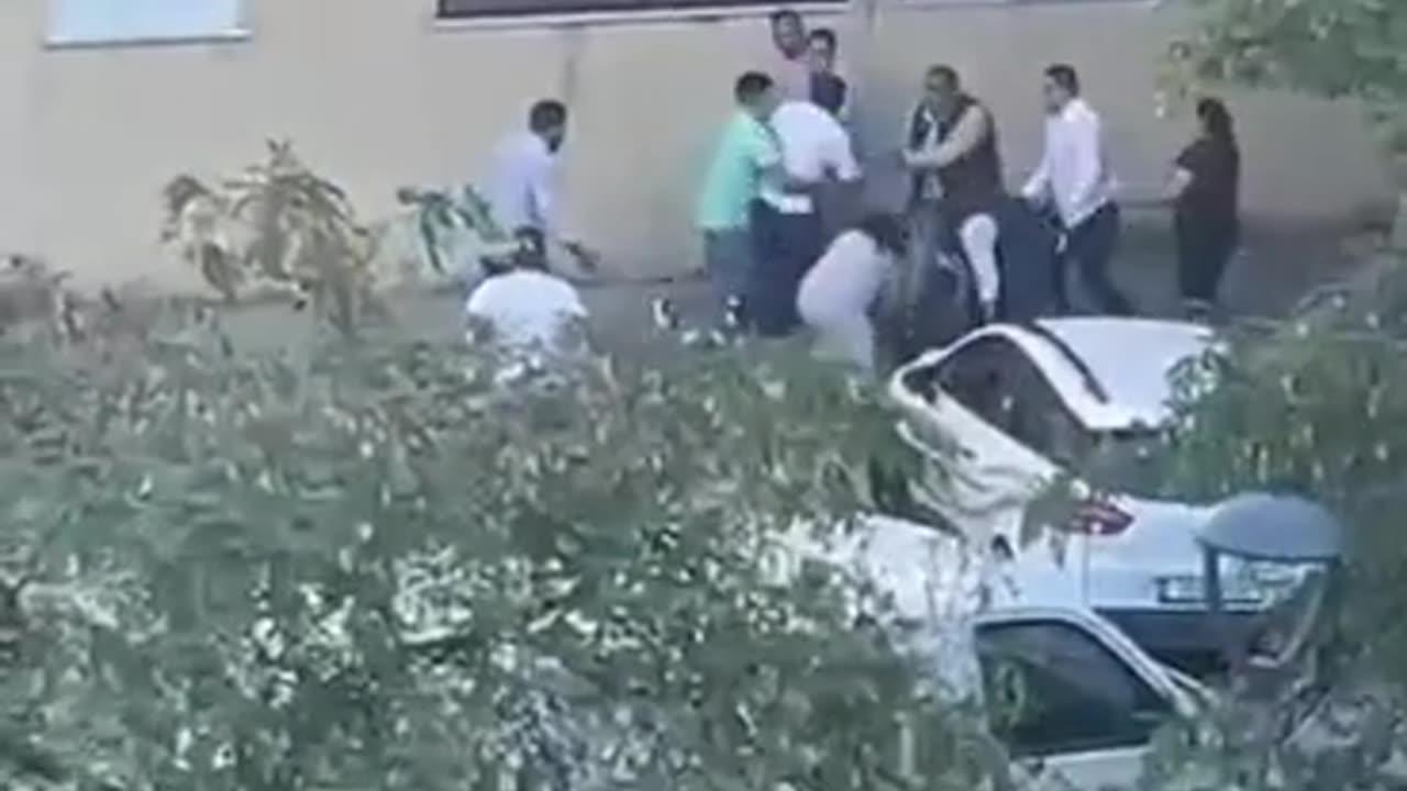 Tiroteio entre clãs... ACORDA PORTUGAL