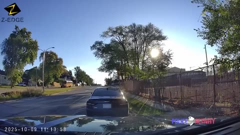 Off duty cop pulls his gun