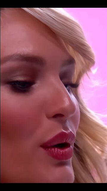 She’s a legend. And she’s the moment💋