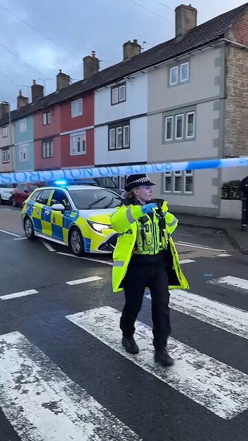 Teen killed in Chippenham stabbing; 15-year-old arrested ( 📹 : WILTSHIRE 999S ) #Chippenham #japd
