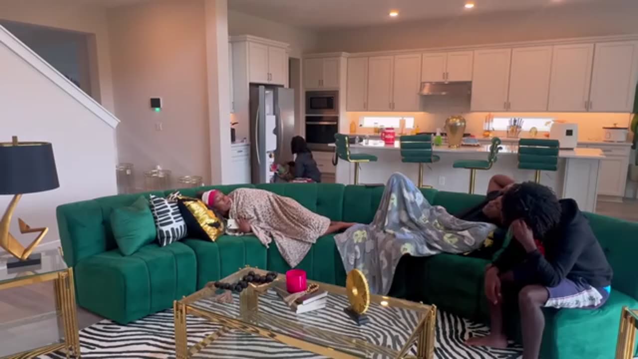 LIL MIKE DOES NOT LIKE PAPA-E 😳