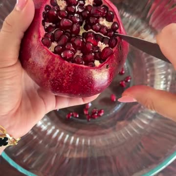 Tis The Season Pomegranate Season! This is the easiest way to de-Seed a pomegranate in my opinion.