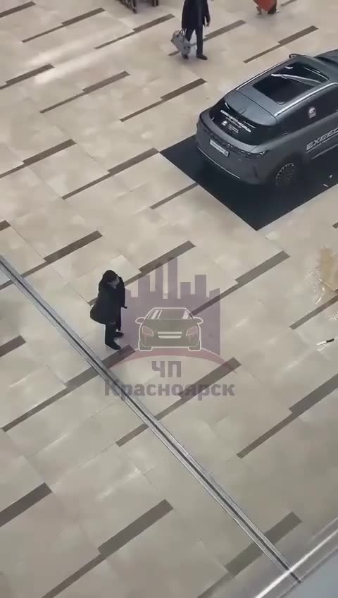 At the Krasnoyarsk airport, an inadequate person with a knife attacked people