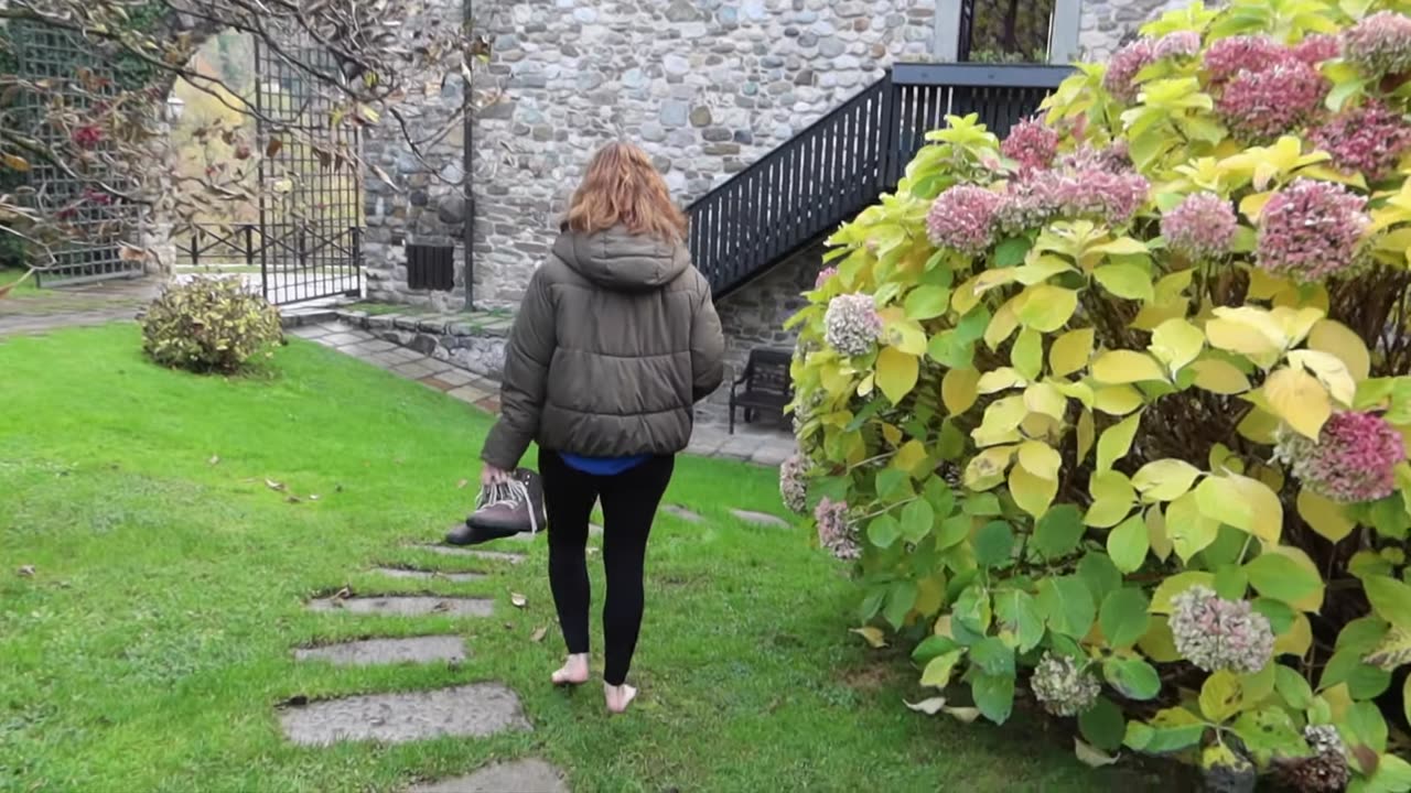 How to Gain Confidence Being Barefoot in Public 3 Tips (Loser Ana Deleted YouTube Video)