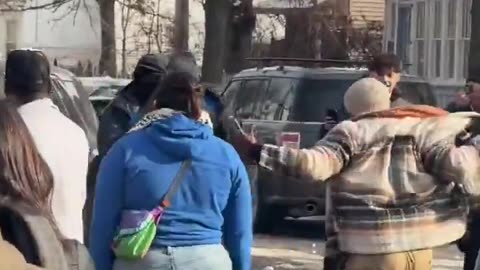 🚨 ICE agents make arrests at the largest Somali mall in Minnesota