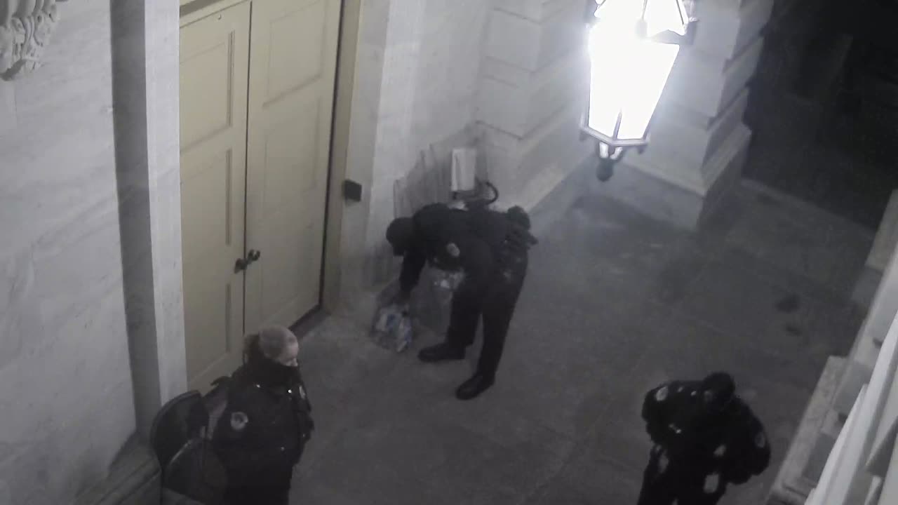 0401USCS01LawLibraryDoorExterior_2021-01-06_21h00min01s883ms.mp4