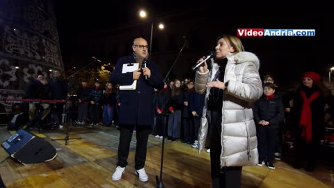 Ad Andria tutti insieme in Piazza Catuma per l'accensione dell'albero di Natale