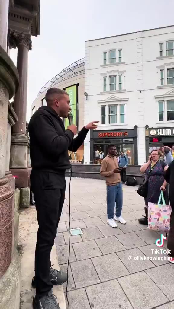 Karen .. Is calling the police