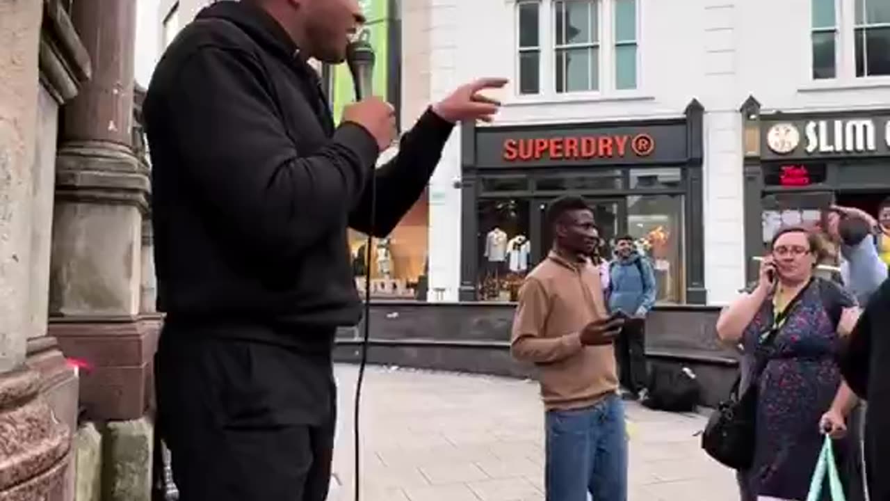 Karen .. Is calling the police