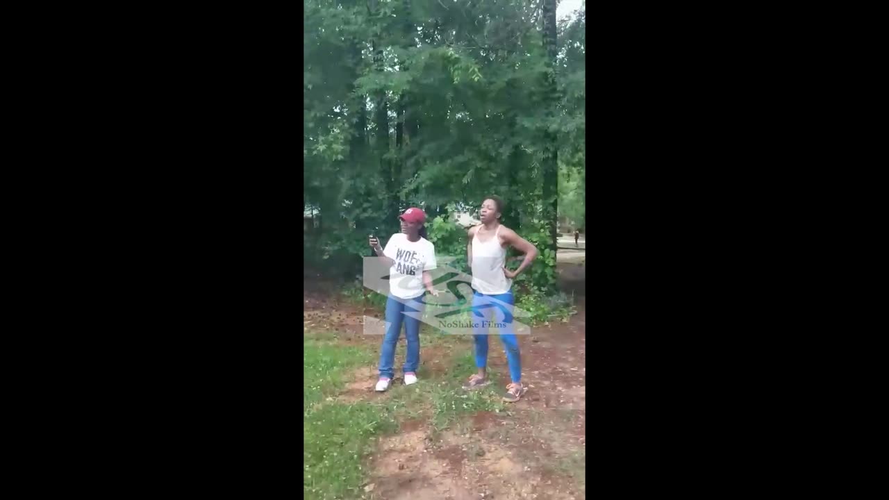 Fight in the hood Columbia SC (got to watch until the ending)