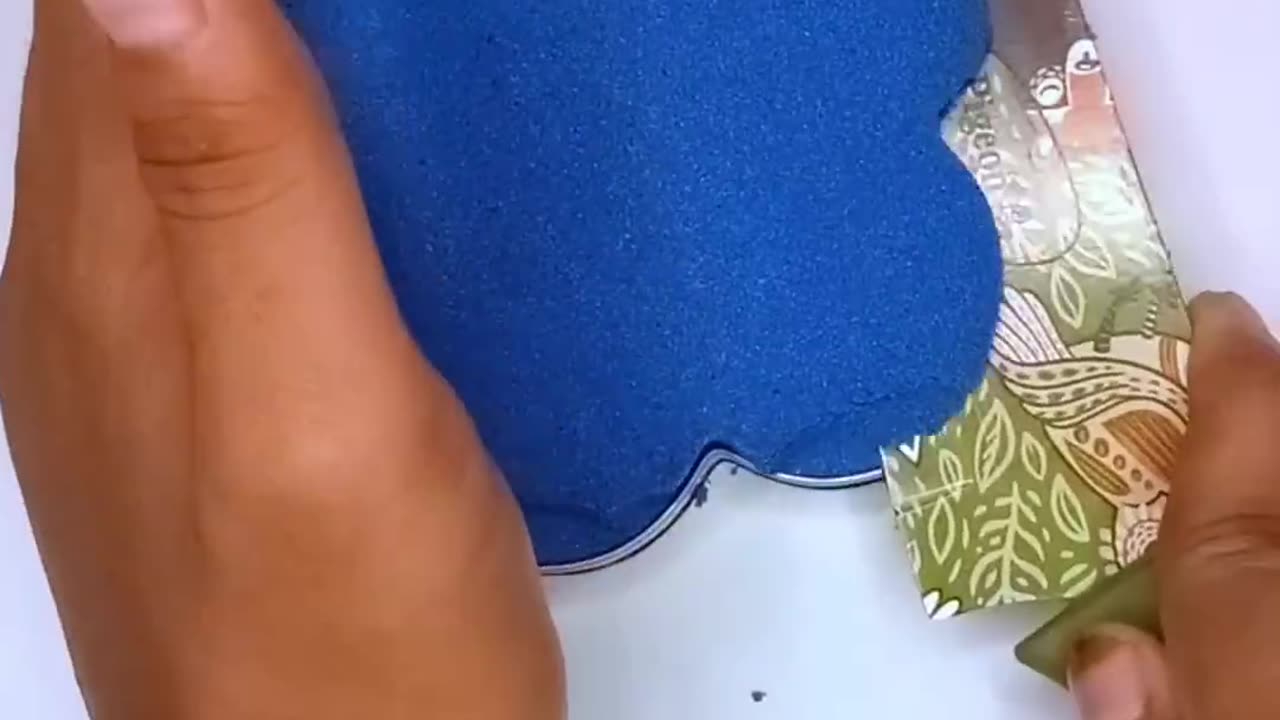 Smooth cuts that calm your mind 🐇✨ 🔪 Watch the rabbit sand fall in harmony 🌈