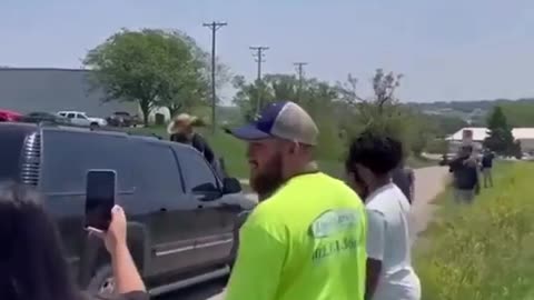 Shitlibs are now throwing themselves on ICE vehicles