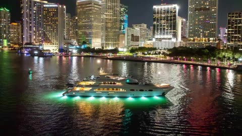 166' Trinity - Yacht Rental in Miami, Florida​🛟​🚨​🌏