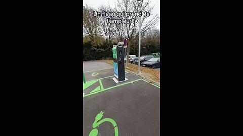 🇫🇷In France, people cut cables containing non-ferrous metals