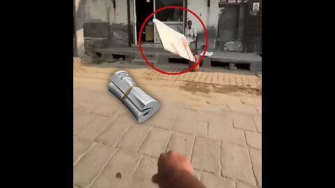 Este hombre es una leyenda en la entrega de periódicos