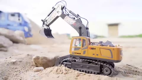 Remote Control Excavator with 680° Rotation