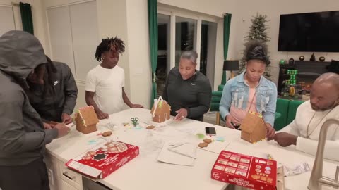 VLOGMAS DAY 4: WHO CAN BUILD THE BEST GINGERBREAD HOUSE