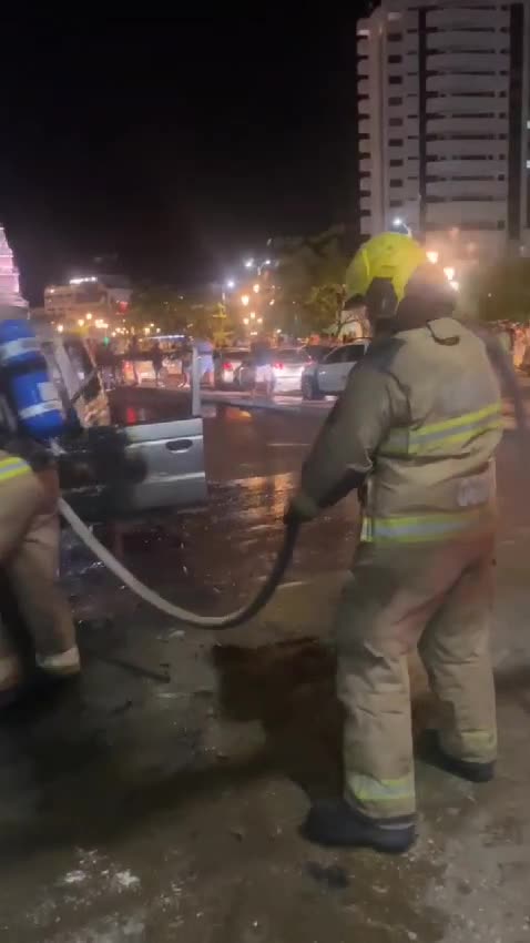 Camioneta incendiada en Cartagena