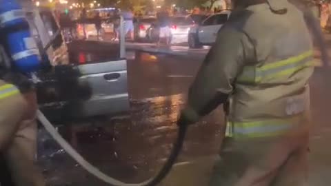 Camioneta incendiada en Cartagena