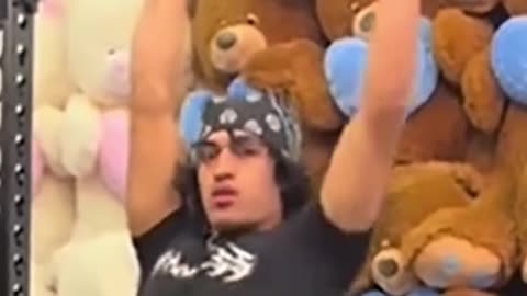 Pro Climber Who Outsmarts a Cheater 😎