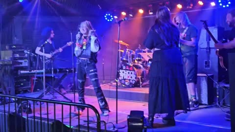 Angel singing 2 (on left)