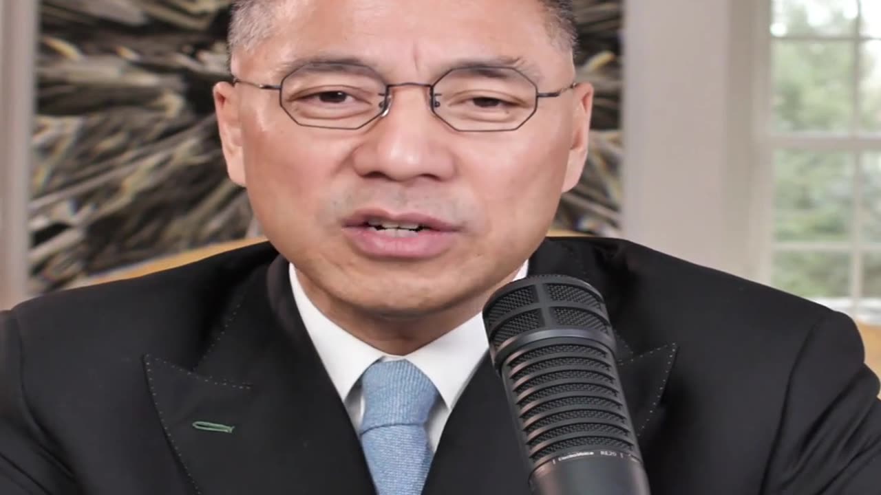 20221127文贵先生直播：罗马尼亚 #浪漫轶事！美女抱紧，耳边深情说，“非常荣幸，希望你能尽快回来，还会为你准备牛奶面包”！