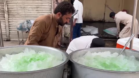 Taste the Streets: Pakistan’s Favorite Beverages