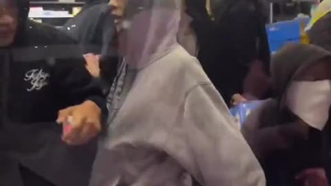 Beeeners robbing stores