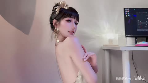 Daily Beauty EP 173 | Sexy Black Pleated Skirt Hypnotic Model Pose