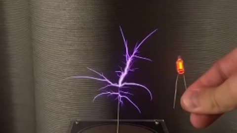 This is how air becomes Electric ⚡💡 Conductor