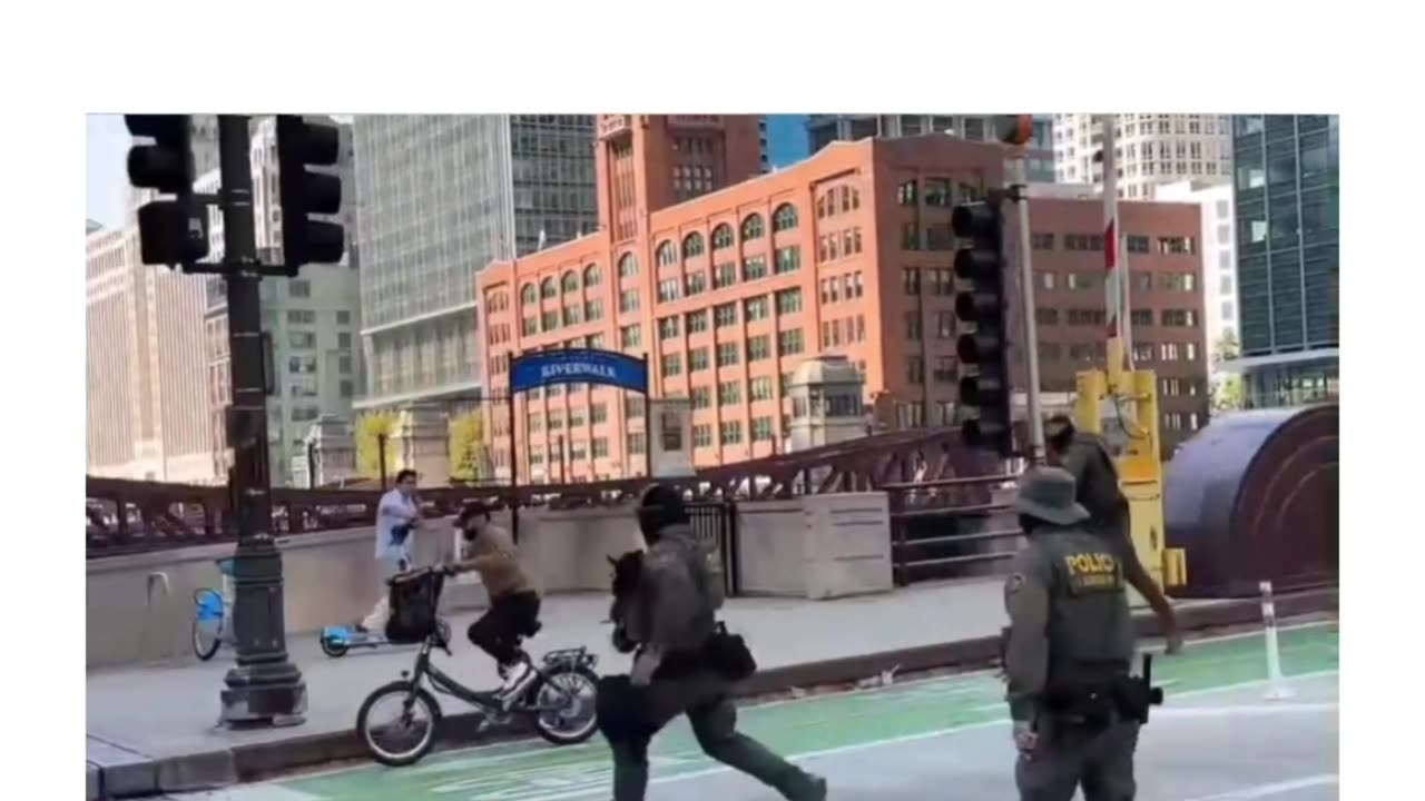 People Can't Stop Laughing At These Federal Agents Trying To Catch A Cyclist After He Yelled At Them
