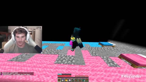 Lucky Block race with A girl Gone wrong 😭😔