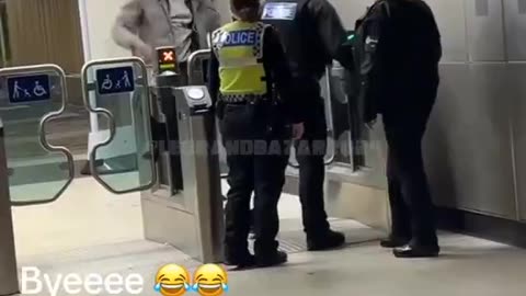 6ft migrant gets aggressive with the police. In this situation, the female officers