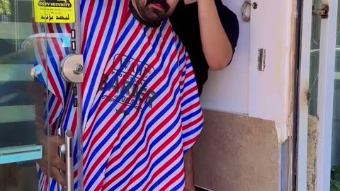 Male hairdresser looking at woman on the street 😱😂🔞
