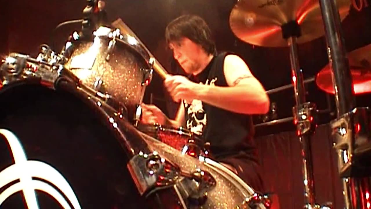 Suffocating Under Words of Sorrow (What Can I Do) - Bullet For My Valentine (live)