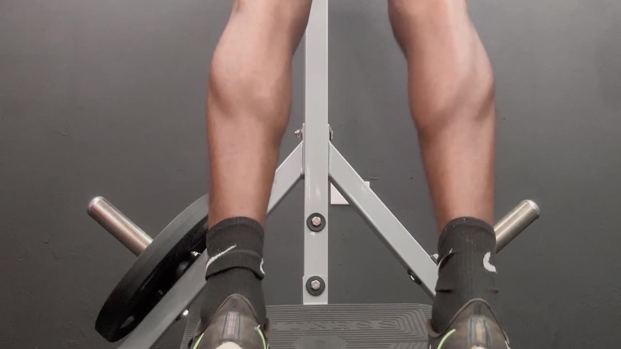 Calf Raises 101 : 3 Foot Position For Maximum Gains