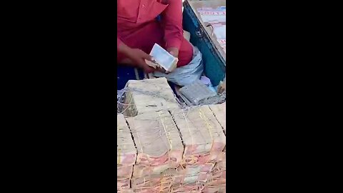 सब्जी मंडी की तरह यहां नोटों की मंडी लगती है_ _ SOMALI LAND MONEY MARKET VLOG. _facts(360P)