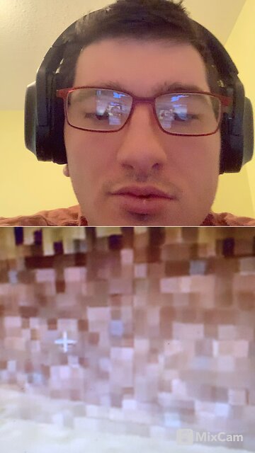 My reaction to ringloid playing Minecraft