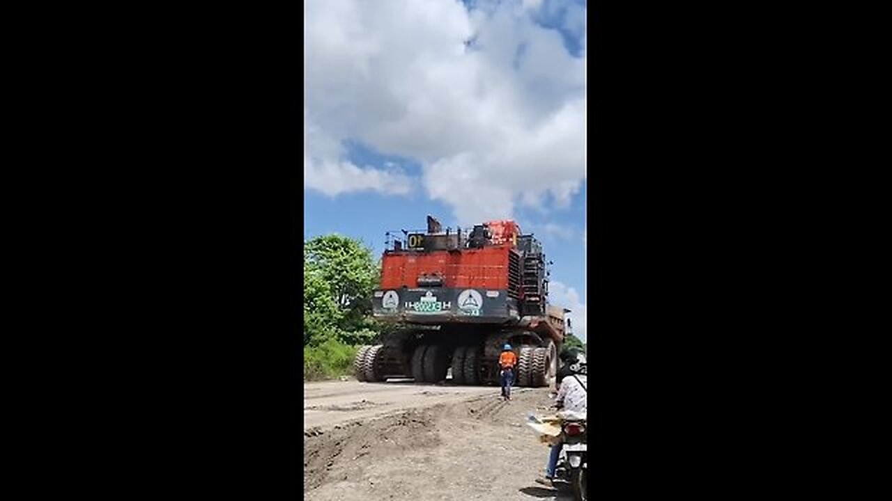 Giant truck impresses with its size!