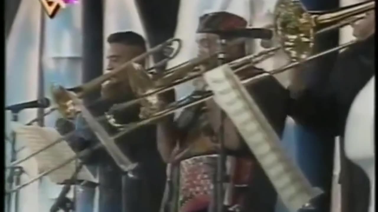 Dimensión Latina Con Watusi