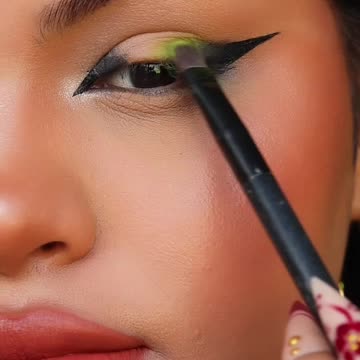 Eyeliner idea 😱😱 Create a bold green eye with me! products from Chanel and Mac.