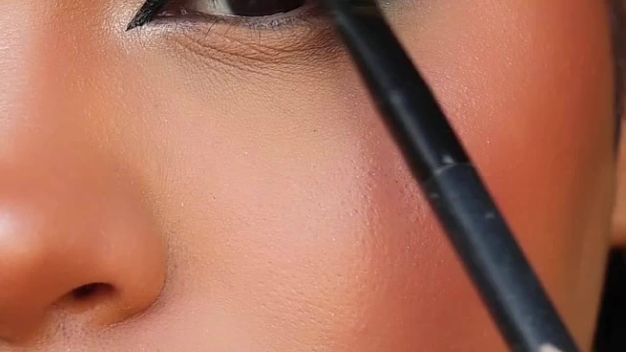 Eyeliner idea 😱😱 Create a bold green eye with me! products from Chanel and Mac.