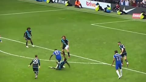 Stand-up singles, Noni Madueke ⚽