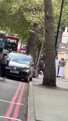 Breaking Video Outside the Regents Park Masjid in London Muslims knife each other in a brawl