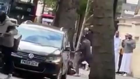 Breaking Video Outside the Regents Park Masjid in London Muslims knife each other in a brawl