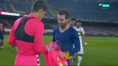 Lionel Messi surprises goalkeeper Edgar Badia with incredible gesture of respect